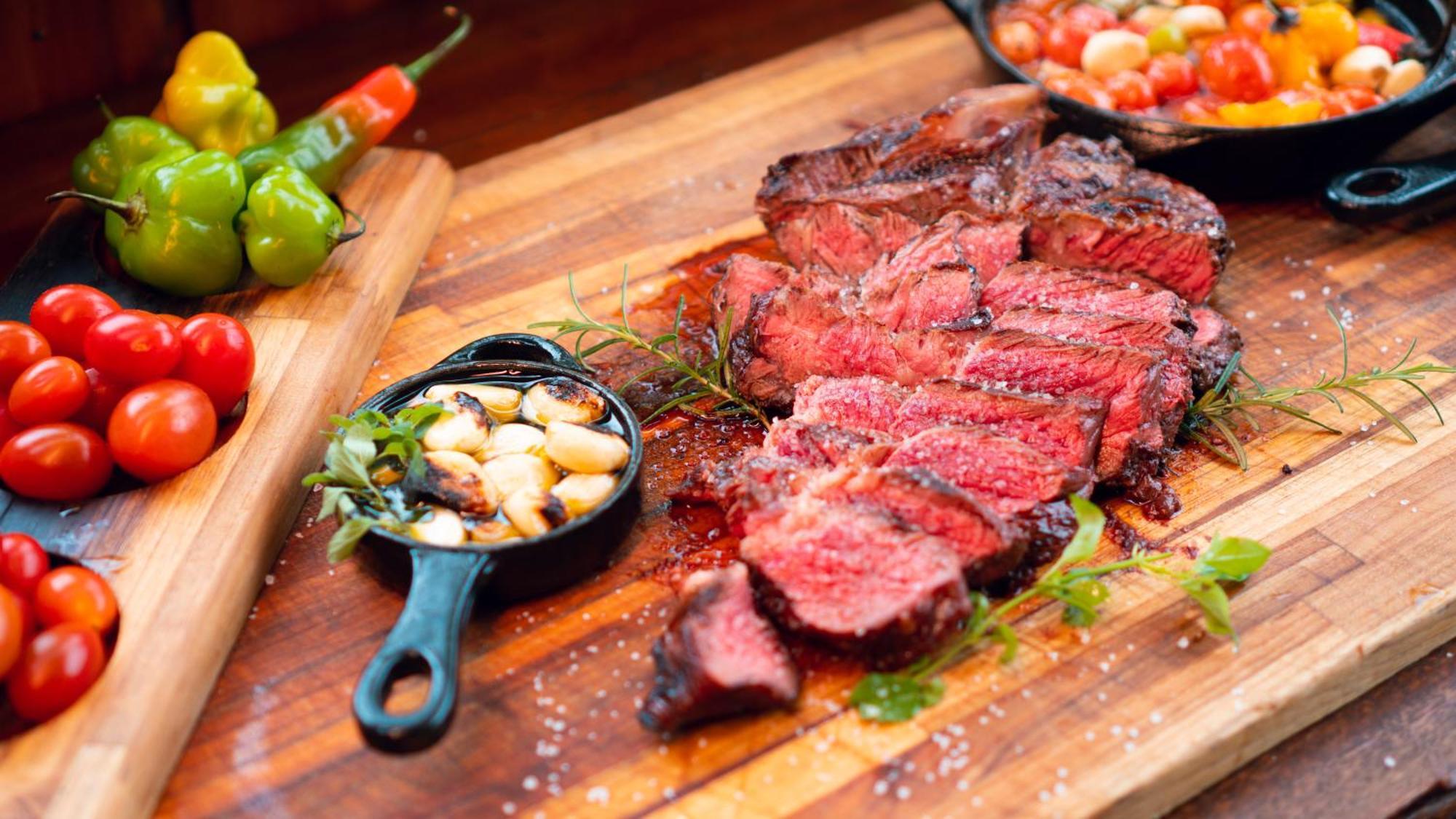 Mabu Thermas Grand Resort Фос-ду-Іґуасу Екстер'єр фото A grilled steak
