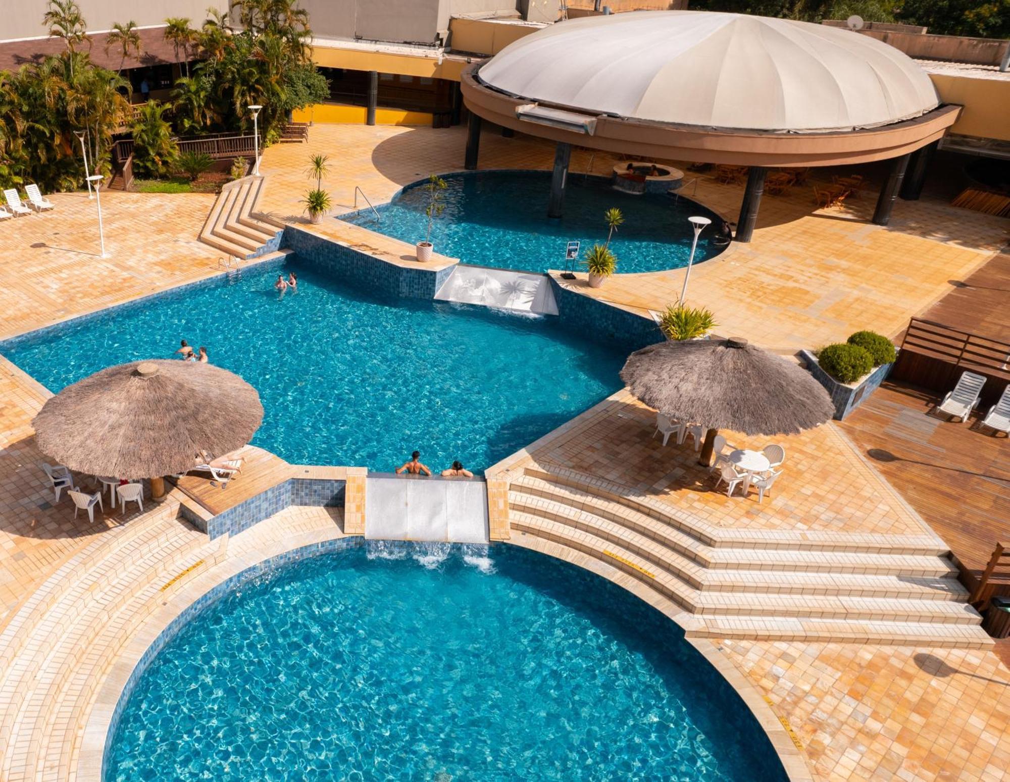 Mabu Thermas Grand Resort Фос-ду-Іґуасу Екстер'єр фото The swimming pool at the hotel