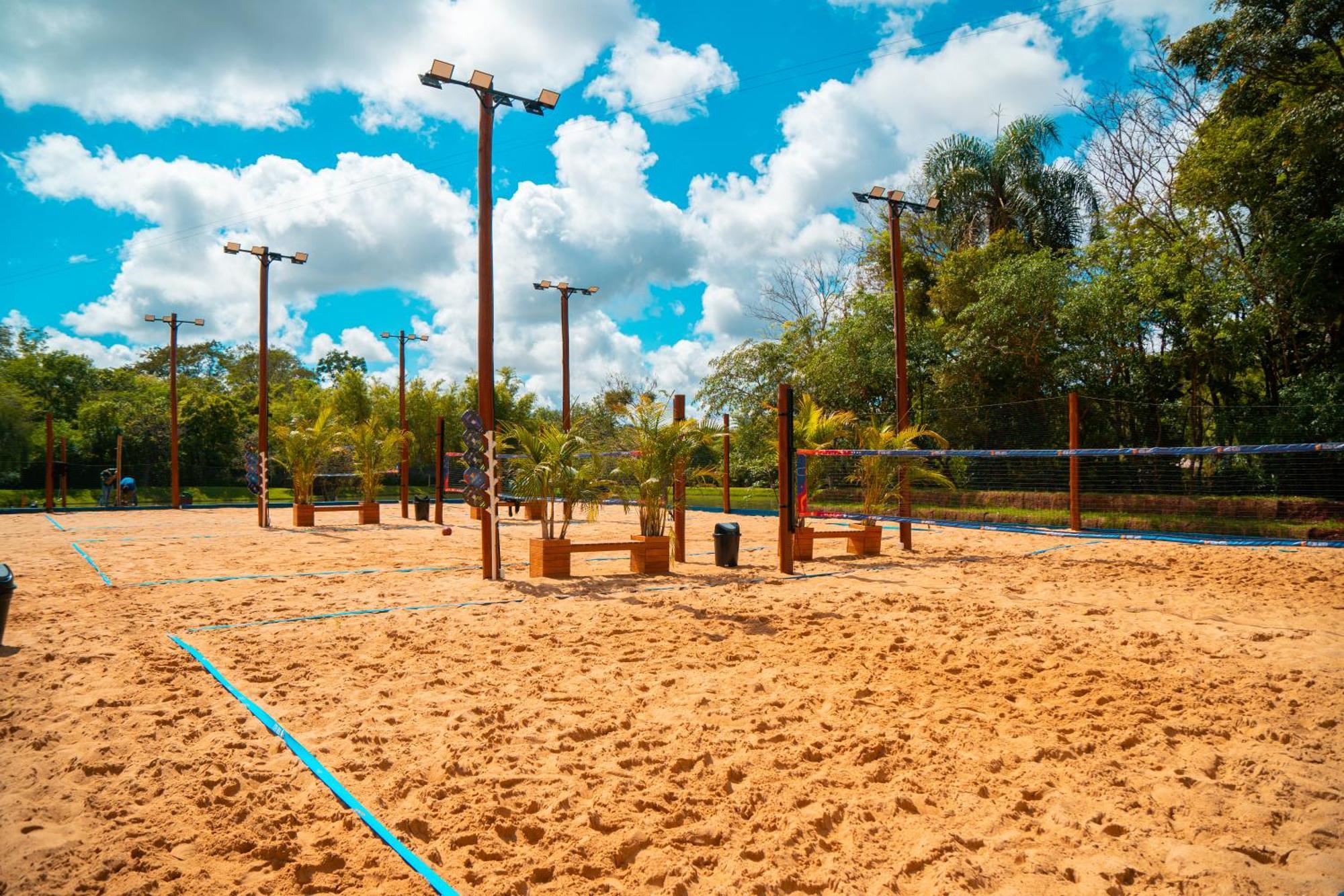 Mabu Thermas Grand Resort Фос-ду-Іґуасу Екстер'єр фото The sand volleyball courts at the University of Florida